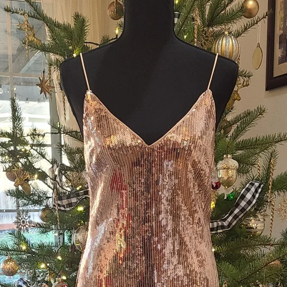 WORN ONCE! - FOREVER 21 - Beautiful shimmering gold party dress! Size S (4-6) - Picture 2 of 4
